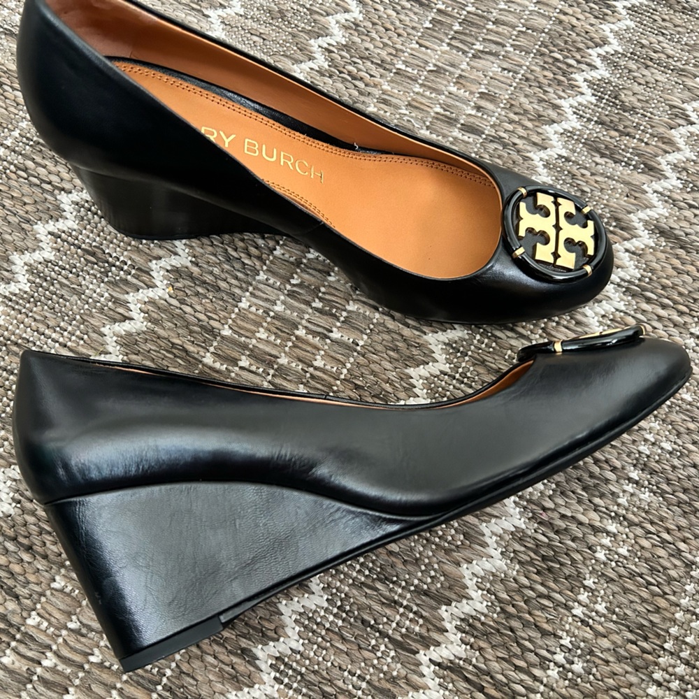 Tory Burch Logo Medallion Wedge Pump